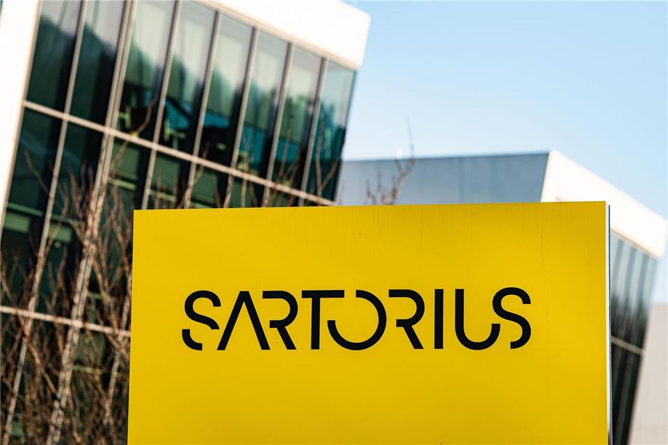 Dax-Absteiger Sartorius legt wieder zu - auch beim Personal Sartorius legt bei Umsatz und Gewinn zu. (Archivbild)Swen Pförtner/dpa