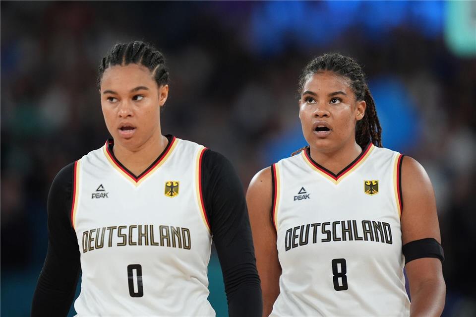 Satou (l) und Nyara Sabally sollen wichtige Rollen im deutschen Team einnehmen. (Archivbild)Marcus Brandt/dpa