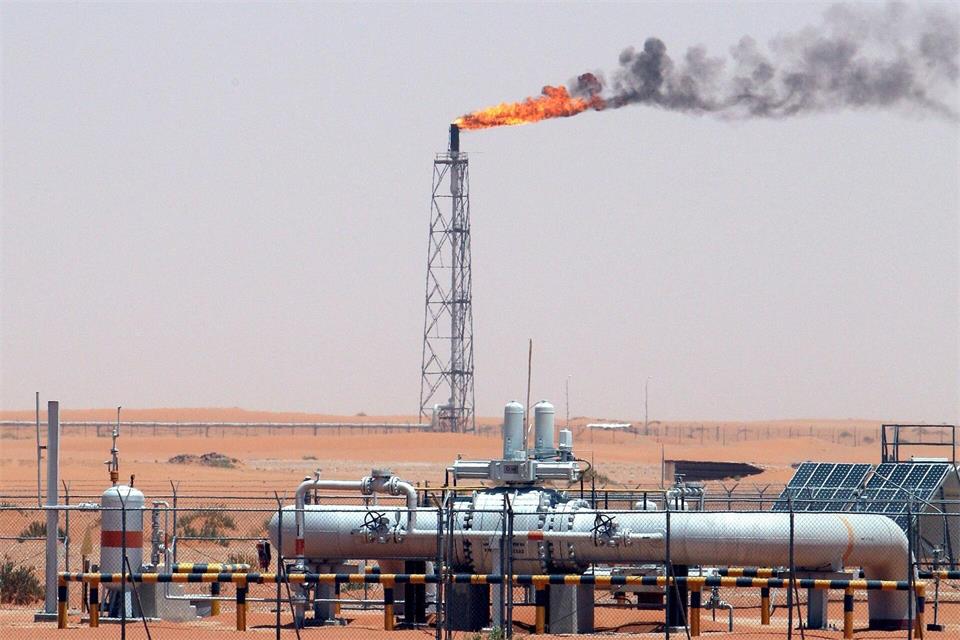 Saudi-Arabien schaltet eine wichtige Pipeline ab, nachdem Angriffe darauf gemeldet wurden. (Symbolbild)Ali Haider/EPA/dpa