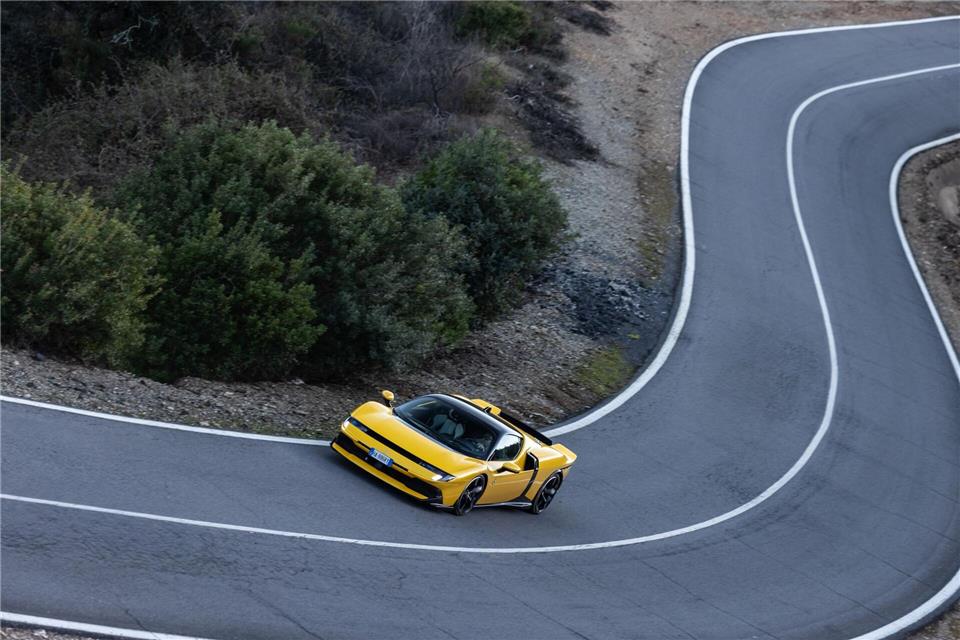 Saus und Braus: Ja, der Ferrari 849 Testarossa ist wahnsinnig teuer - ihm zuzuschauen ist gratis, falls man mal einen sieht.Ferrari/dpa-tmn