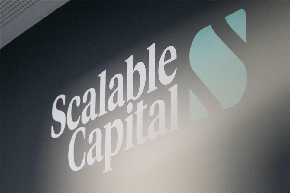 Scalable Capital hob zuletzt die Zinsen an und zog damit am Rivalen Trade Republic vorbei. (Symbolfoto)Leonie Asendorpf/dpa