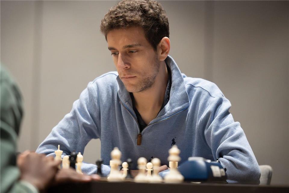 Amerikanischer Schach-Großmeister stirbt mit 29 Jahren Schach-Großmeister Daniel Naroditsky aus den USA ist gestorben. (Archivbild)Kelly Centrelli/Charlotte Chess Center/AP/dpa