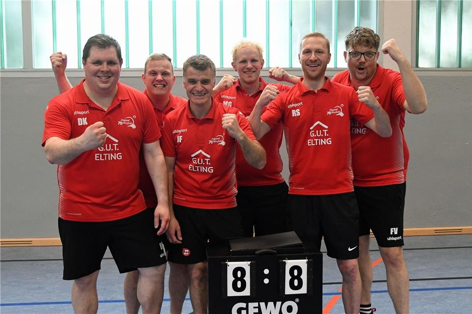 Schafften den mit dem Sprung in die Verbandsliga den größten Erfolg in der Vereinsgeschichte: Jugend 70 Merfeld gewann die Relegation mit (von links) Damian Kleinert, Sebastian Schulz, Joachim Frintrup, Marcel Grottke, Raphael Schwaag und Frank Verbeet.