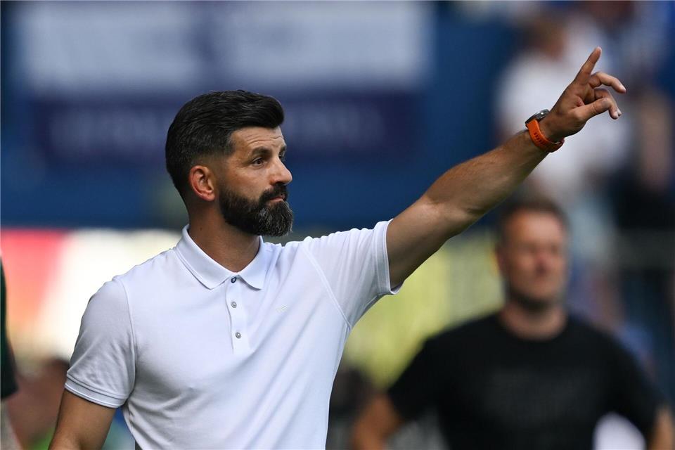 Schake-Coach Miron Muslic ist mit der Entwicklung seiner Mannschaft zufrieden.Hendrik Schmidt/dpa