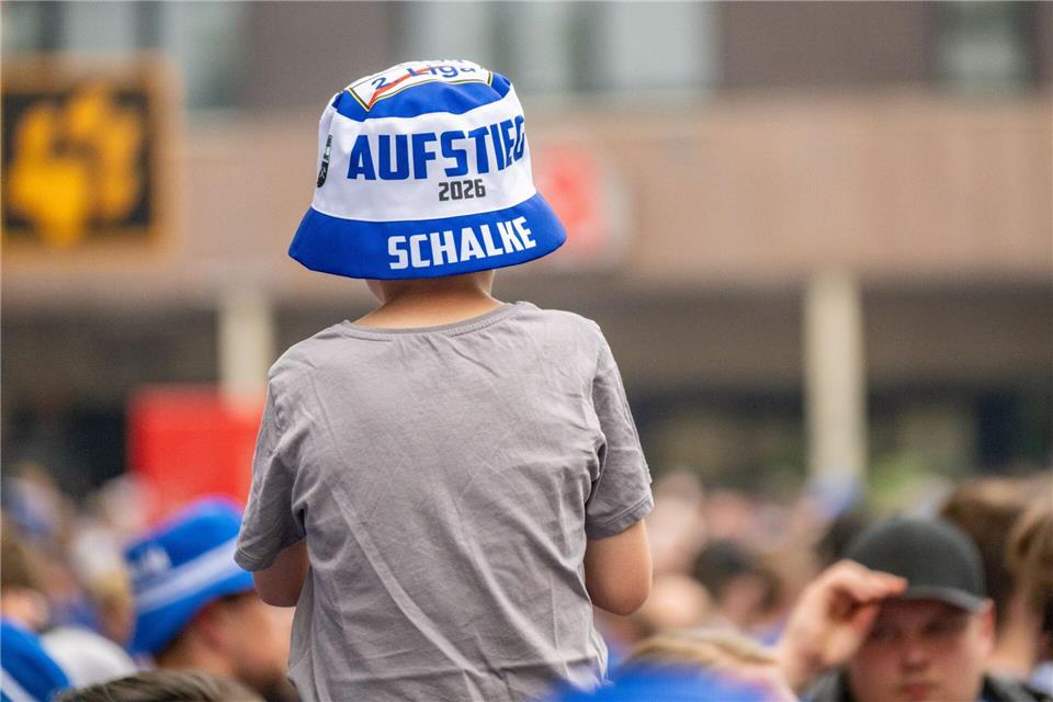 Schalke 04 ist nach drei Jahren zurück in der Fußball-Bundesliga.Benjamin Westhoff/dpa
