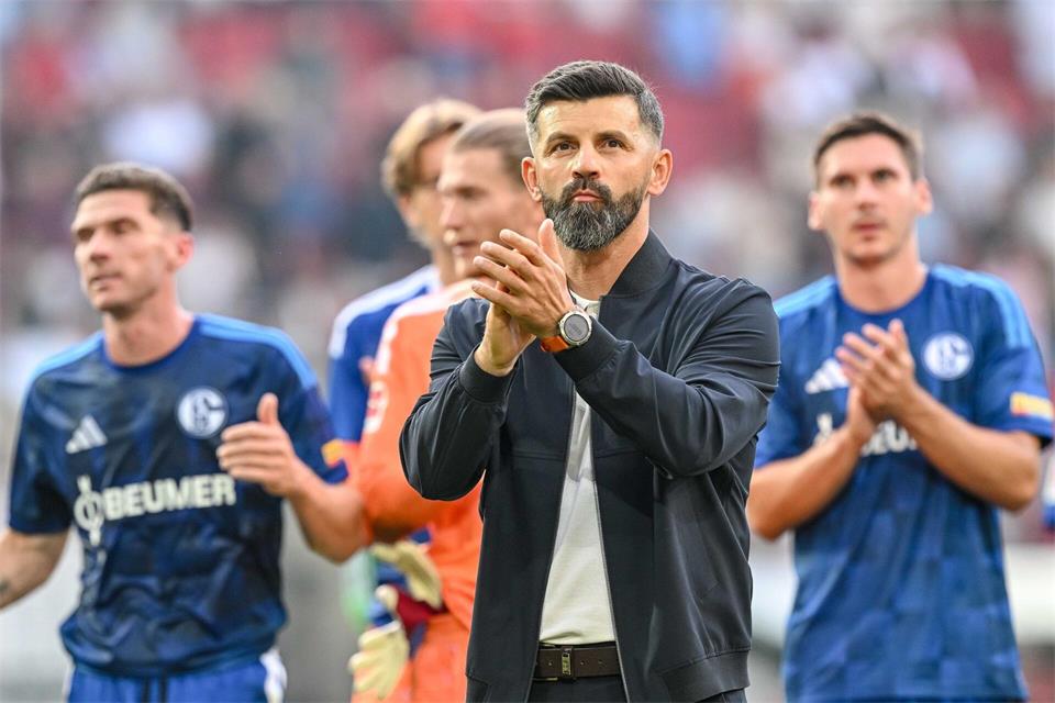 Schalke-Coach Miron Muslic blickt voller Vorfreude auf das Heim-Comeback in der Bundesliga. (Archivbild) Harry Langer/dpa