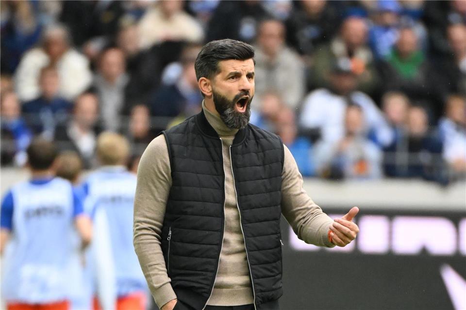 Schalke Trainer Miron Muslic sieht Gegner Elversberg aber auch seine eigene Mannschaft als „Btocken“. (Archivbild)Uli Deck/dpa