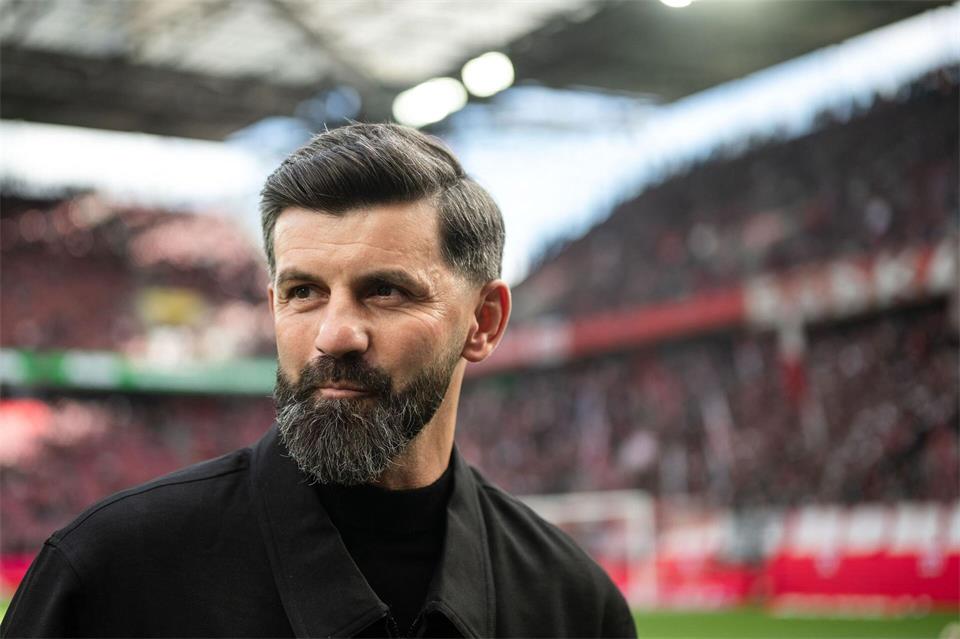 Schalke Trainer Miron Muslic verliert die Zuversicht trotz Torflaute und Verletzungspech nicht. Marius Becker/dpa