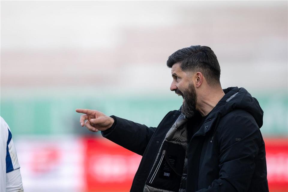 Schalke-Trainer Muslic hat gesehen, woran seine Mannschaft noch arbeiten muss.Fabian Strauch/dpa
