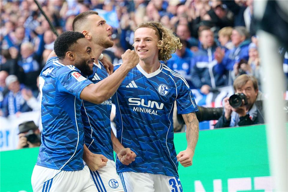 Schalke hatte gegen Elversberg Grund zur Freude.Bernd Thissen/dpa