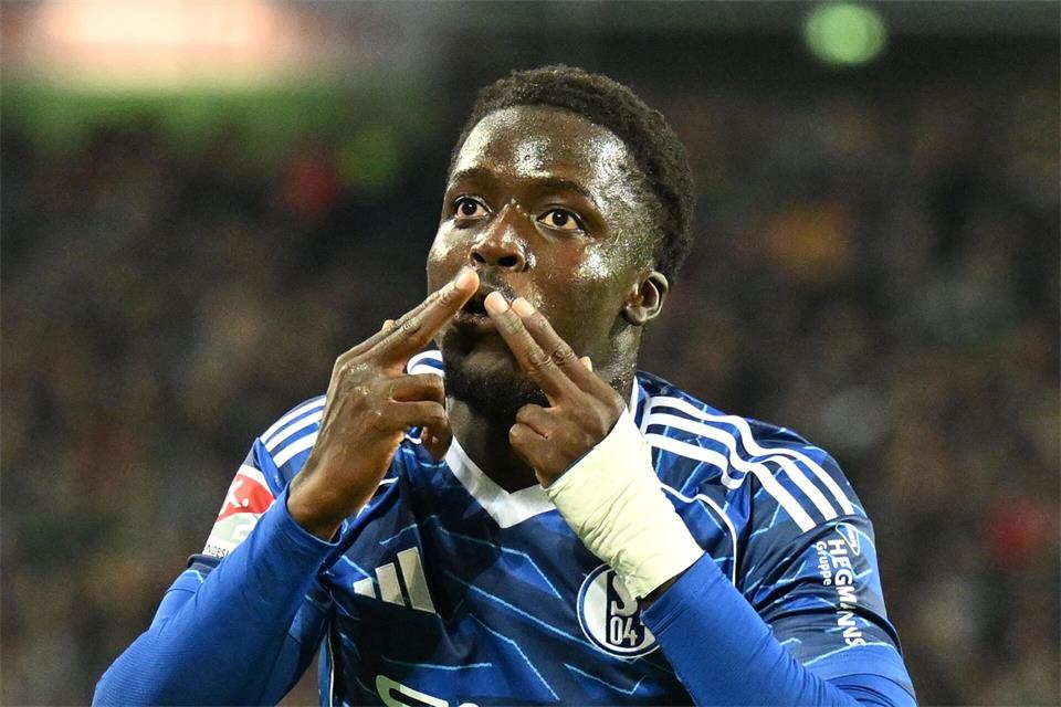 Schalkes Christian Gomis wechselt per Leihe zu CD Teneriffa. (Archivbild)Swen Pförtner/dpa