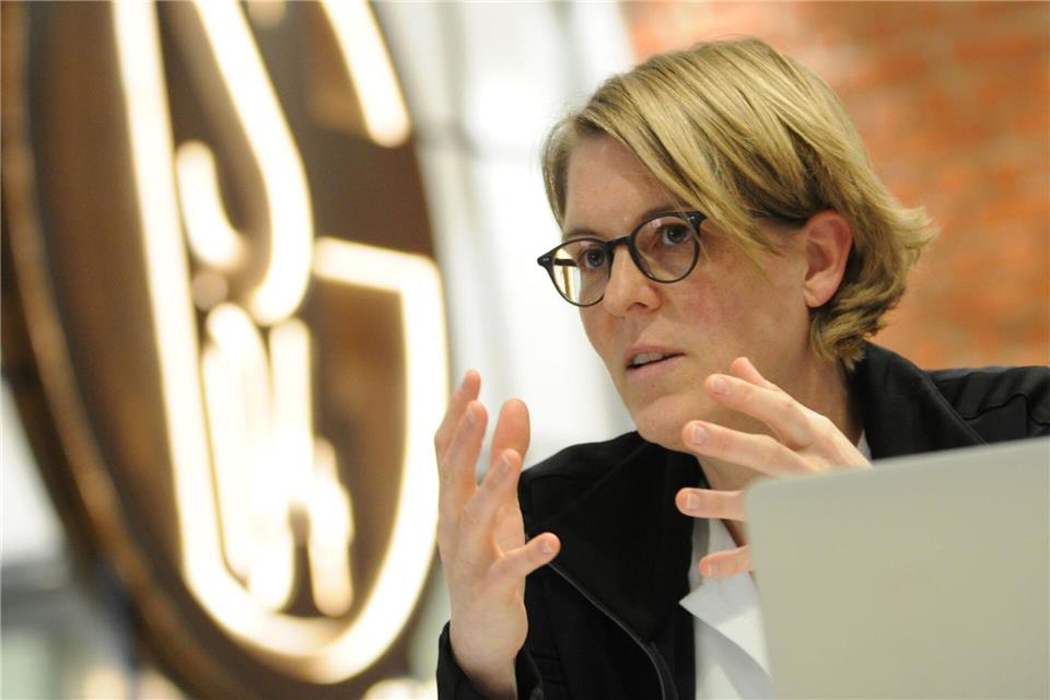Schalkes Finanzchefin Christina Rühl-Hamers sieht eine weitere Etappe bei der langfristigen finanziellen Konsolidierung erreicht. (Archivbild)Wolf von Dewitz/dpa-Zentralbild/dpa