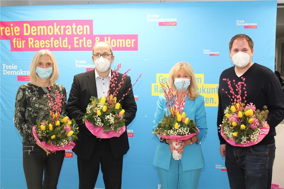 Schatzmeisterin Marion Gehle, Vorsitzender Christoph Stephan, stellvertretende Vorsitzende Margitta Ubert und stellvertretender Kreisvorsitzender Kevin Schneider (v.l.) auf dem Ortsparteitag.