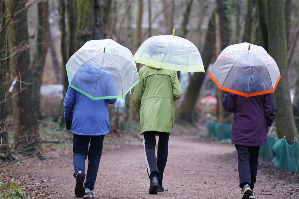 Schauer, Gewitter und viel Wind - ein unbeständiges Septemberwochenende steht bevor. (Symbolbild)Marcus Brandt/dpa