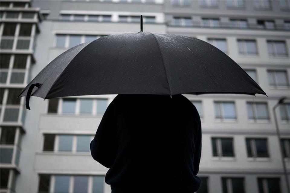 Schauer und Gewitter beschert der Feiertag den Menschen in Berlin und Brandenburg. (Symbolbild)Sebastian Gollnow/dpa
