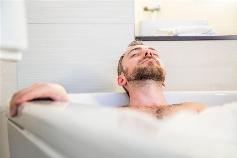 Schaum, aber richtig: So mancher Badezusatz lässt die Haut schneller austrocknen. Christin Klose/dpa-tmn