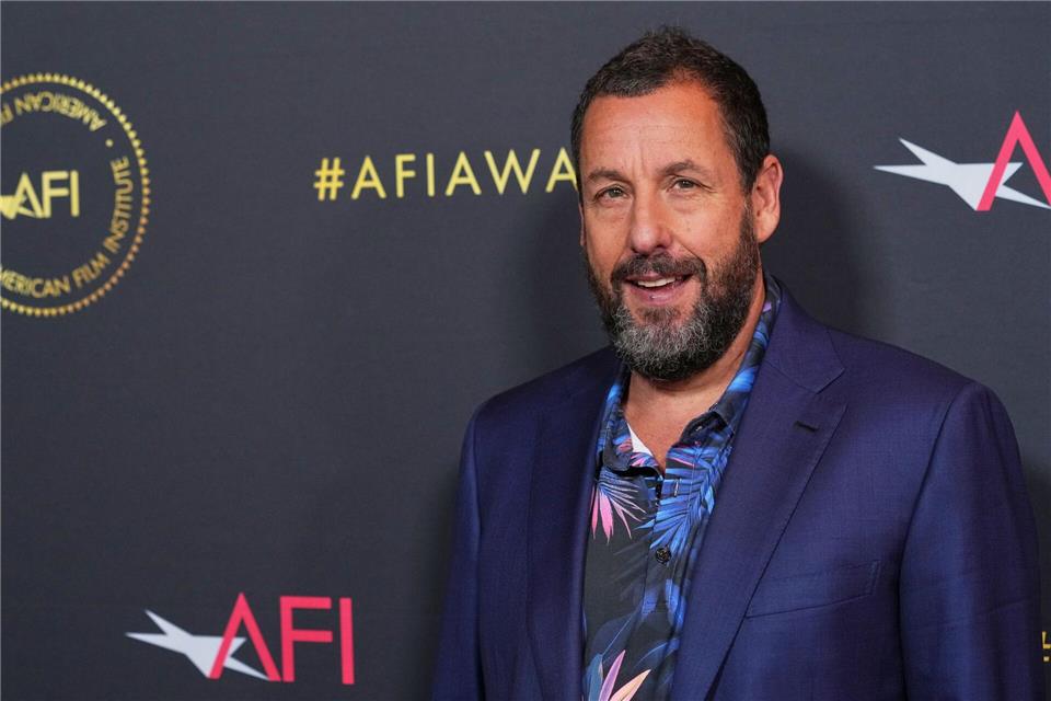 Schauspieler Adam Sandler führte durch die Zeremonie. (Archivbild)Chris Pizzello/Invision/AP/dpa