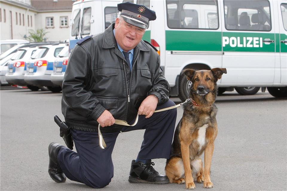 Schauspieler Horst Krause im Einsatz mit Hund.Nestor Bachmann/dpa-Zentralbild/dpa