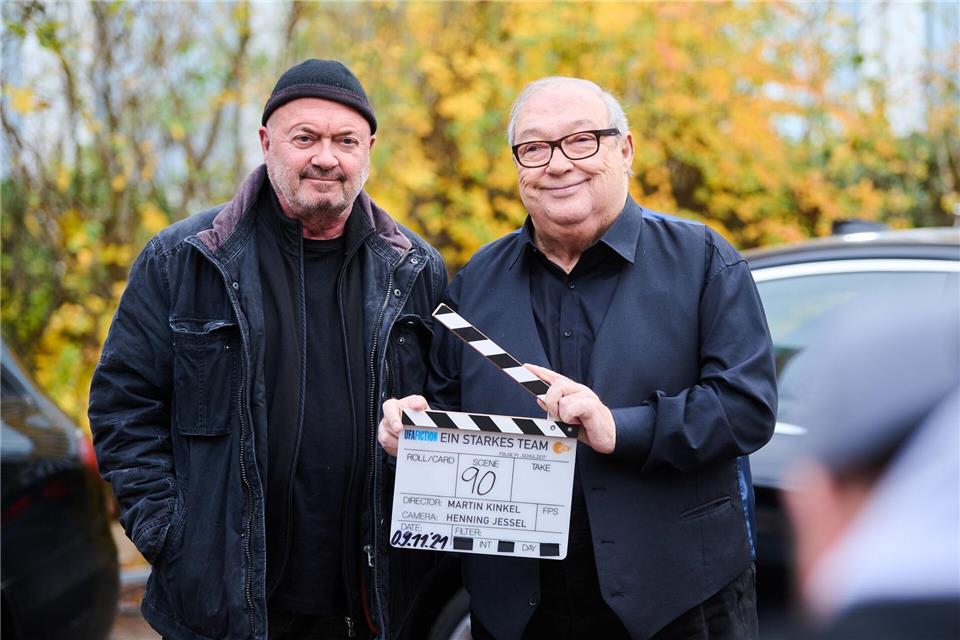 Schauspieler Jaecki Schwarz (r.) hat schon Vorkehrungen für den Tod getroffen. (Archivbild)Annette Riedl/dpa