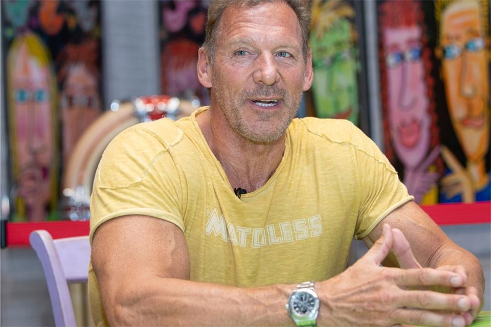 Schauspieler Ralf Moeller gibt ein Interview.