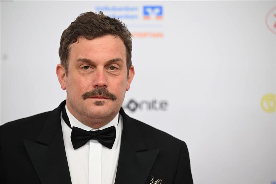 Schauspieler Sebastian Bezzel (54) ist in Bayern geboren und lebt in Hamburg. (Archivbild)Felix Hörhager/dpa