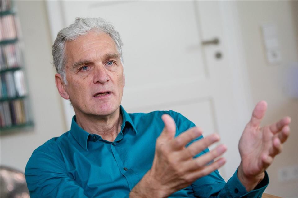 Schauspieler Walter Sittler kann zwar schnell über Rollen entscheiden, er braucht dann aber umso länger, um sich in einen Charakter zu versetzen.(Produktion) Christoph Schmidt/dpa