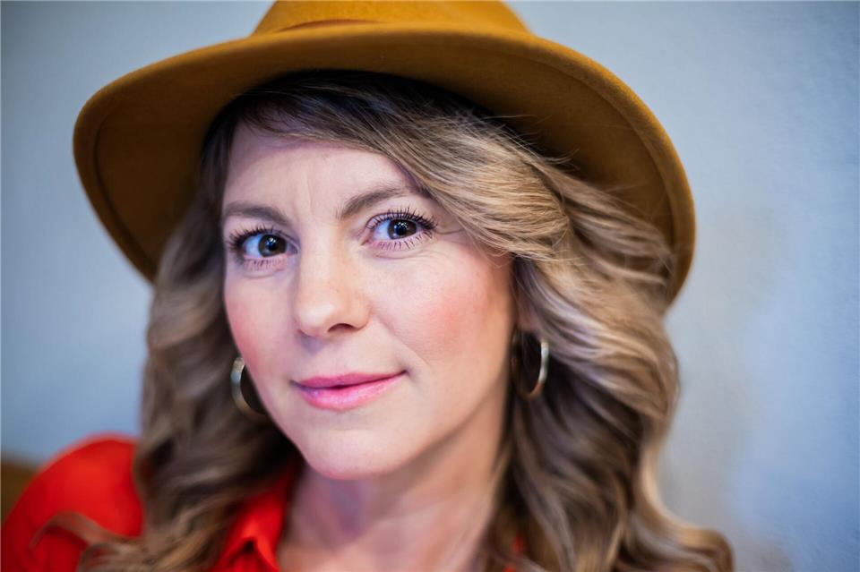 Schauspielerin Luise Bähr hat sich in der ZDF-Actionreihe „Die Bergretter“ medizinisches Wissen angeeignet.Christoph Soeder/dpa