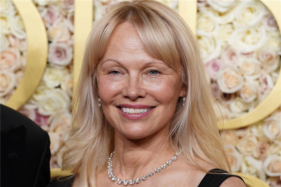 Schauspielerin Pamela Anderson wäre einmal beinahe von einem Fremden im Flugzeug angegriffen worden. (Archivfoto)Jordan Strauss/Invision/AP/dpa