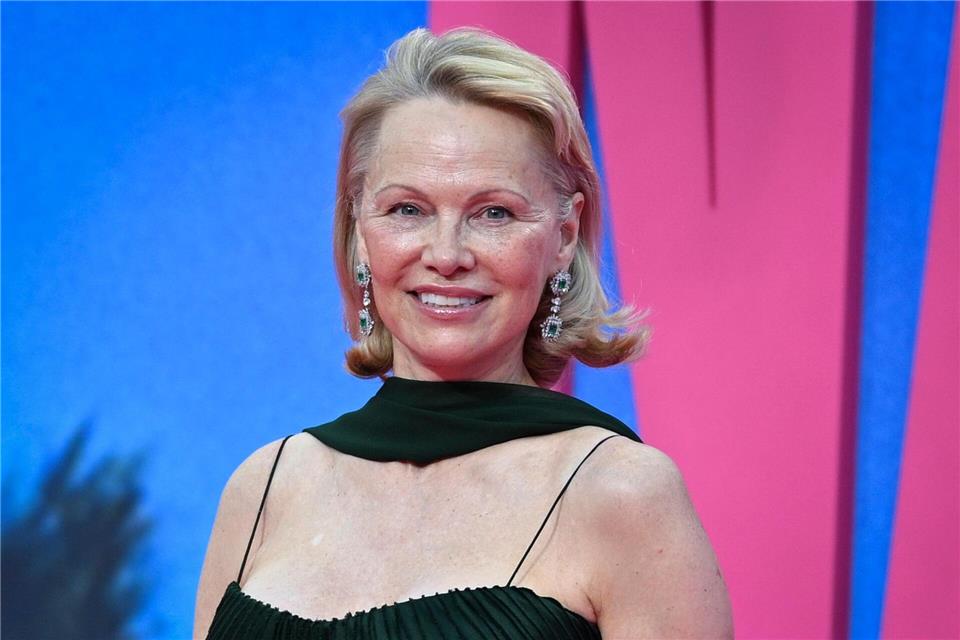 Schauspielerin Pamela Anderson wurde durch die 90er-Jahre-Serie „Baywatch“ berühmt. (Archivbild)Jens Kalaene/dpa
