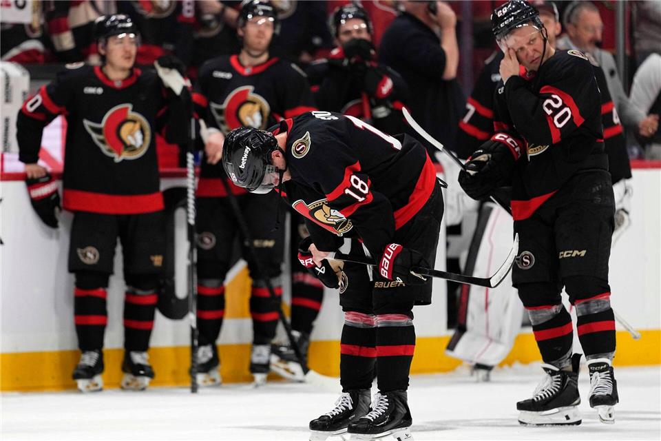 Scheiterte erneut früh mit den Ottawa Senators in den NHL-Playoffs: Tim Stützle.Justin Tang/The Canadian Press/AP/dpa