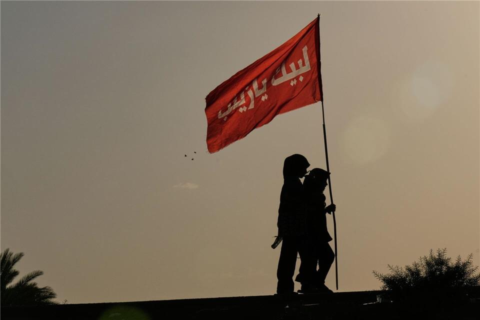 Schia-Pilger ziehen in Babil im Irak nach Kerbela zum Arbaeen.Hadi Mizban/AP/dpa
