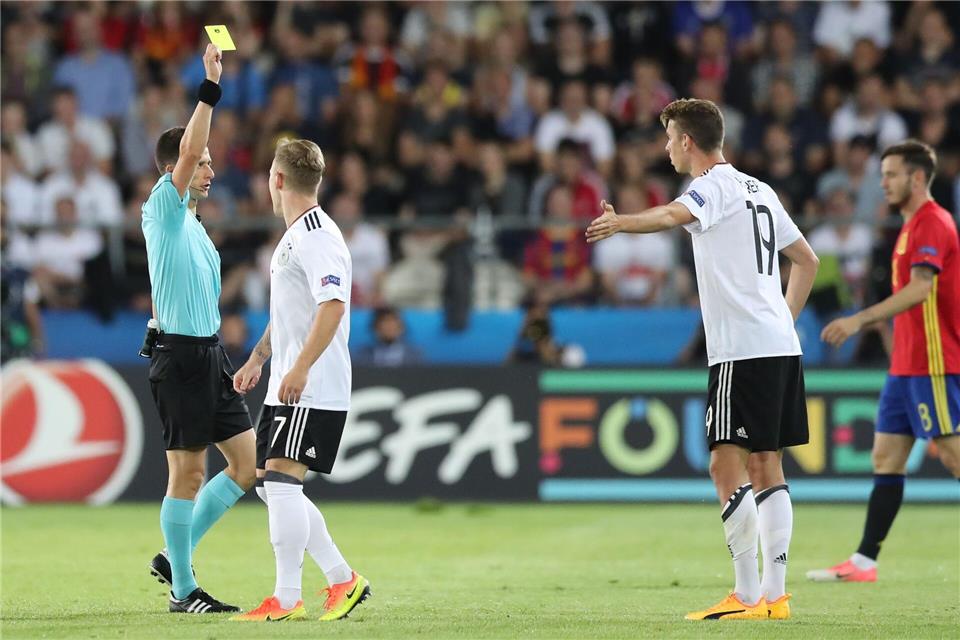 Schiedsrichter Benoit Bastien leitet das Bayern-Spiel gegen Celtic Glasgow.picture alliance / Jan Woitas/dpa-Zentralbild/dpa