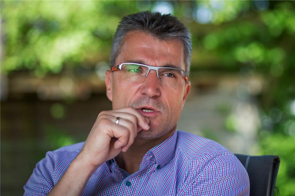 Schiedsrichter-Chef Knut Kircher kann sich eine Pokal-Reform beim Einsatz des Video-Assistenten vorstellen.Christoph Schmidt/dpa