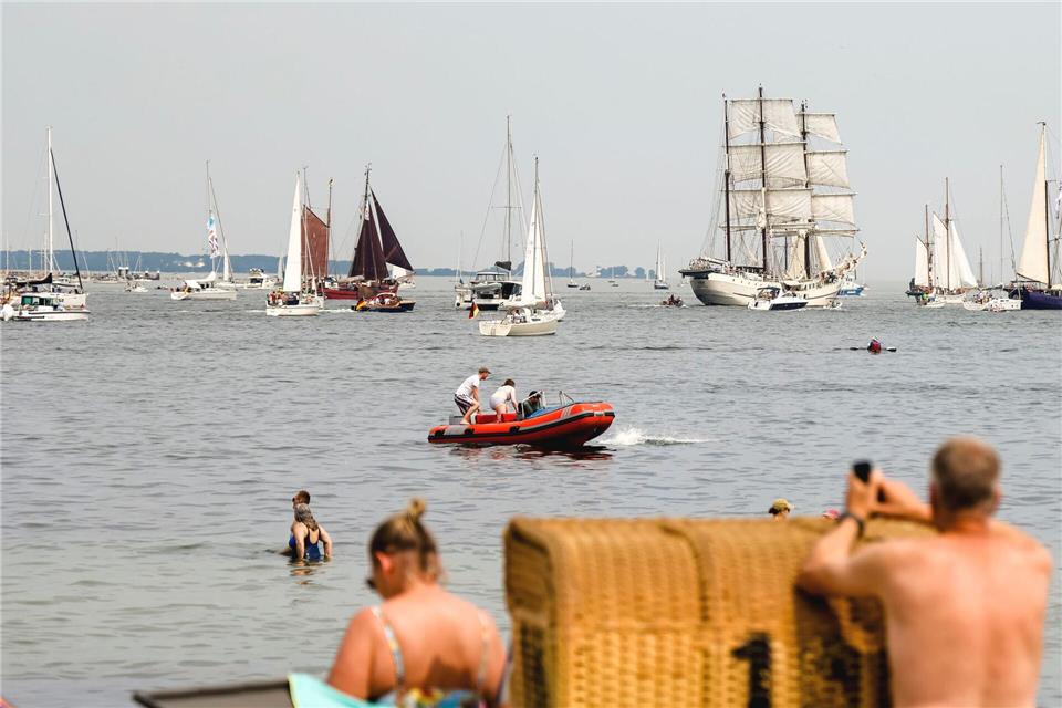 Schiffe gucken in Badehose - das ging in Kiel besonders gut.Frank Molter/dpa