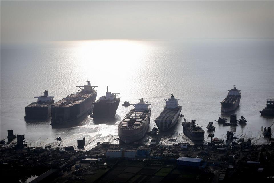 Schiffsrecycling findet derzeit vor allem im Ausland statt, sagen die Hamburger Regierungsfraktionen. (Archivbild)picture alliance / Kay Nietfeld/dpa