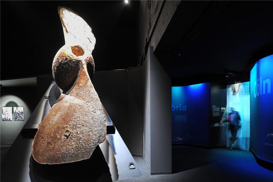 Schiffsschraube als Exponat: Für das Museum „Windstärke 10“ wurden zwei alte Fischpackhallen im Hafengebiet aufwendig umgebaut.Ingo Wagner/dpa/dpa-tmn