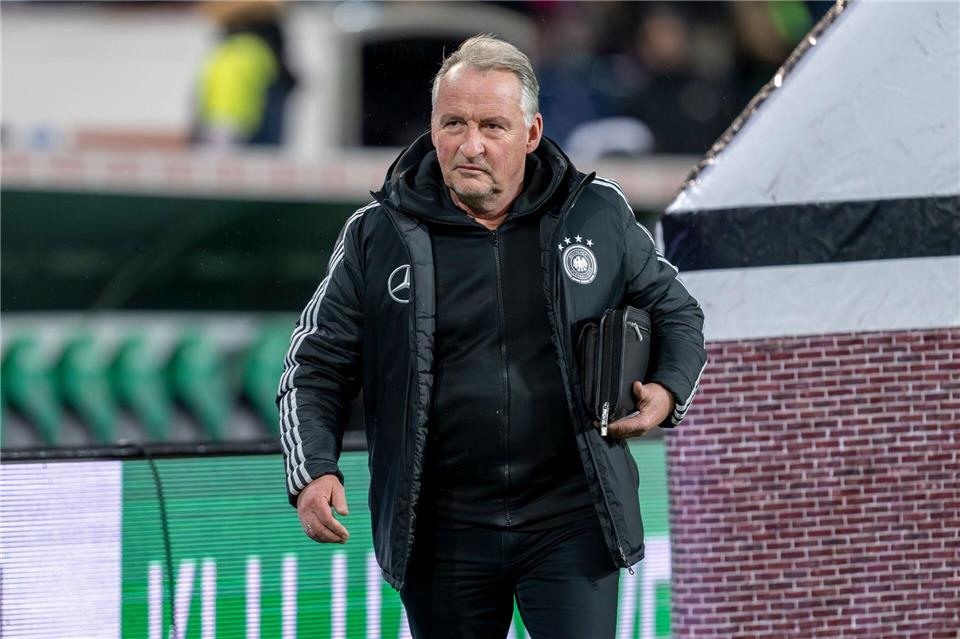Schiri-Experte Lutz Wagner spricht über die WM-Regeln und die Folgen. (Archivbild) David Inderlied/dpa