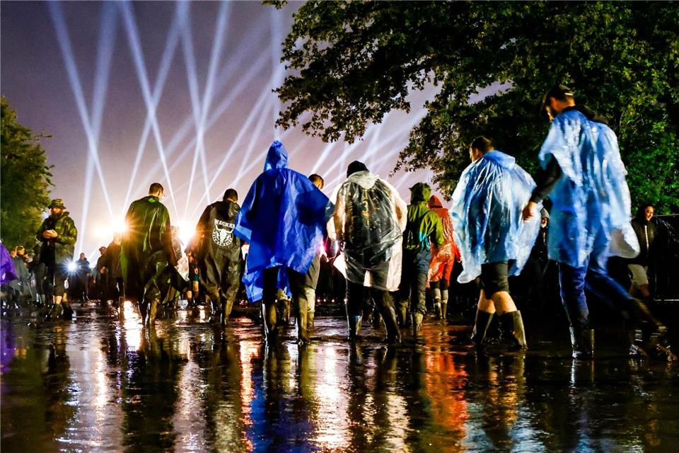 Schlechtwetterprognose fürs Festival? Bleiben Ticketinhaber aus eigenem Willen und Vorsicht fern, haben sie kein Anrecht auf Rückerstattung der Kosten.picture alliance/dpa