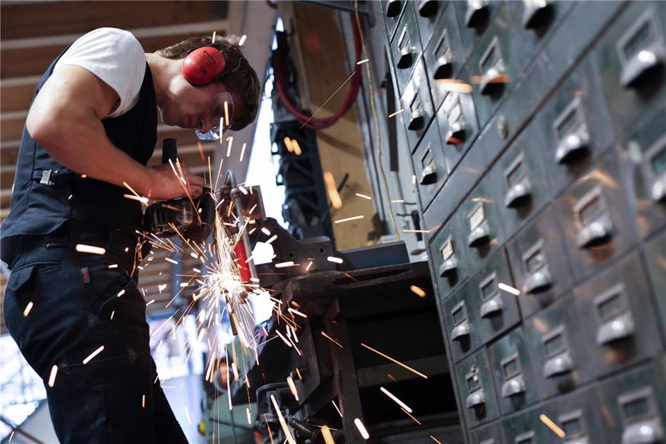 Schleswig-Holstein will Auszubildende mit einem Azubiwerk analog zum Studentenwerk unterstützen.Christian Charisius/dpa