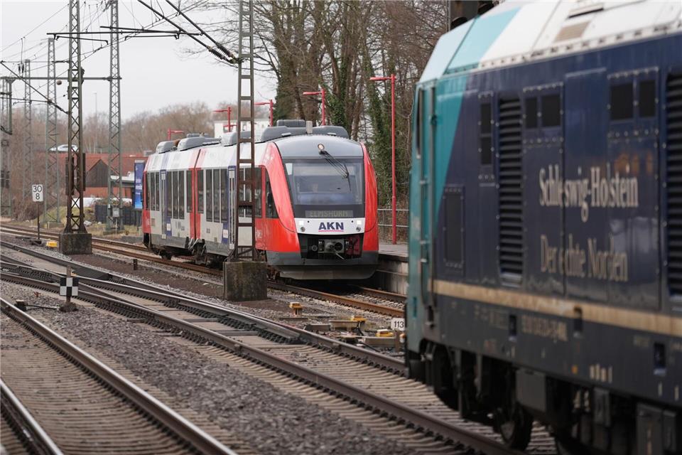 Schleswig-Holstein will das Sondervermögen des Bundes nutzen, um den Ausbau seiner Schienenprojekte zu beschleunigen.Marcus Brandt/dpa