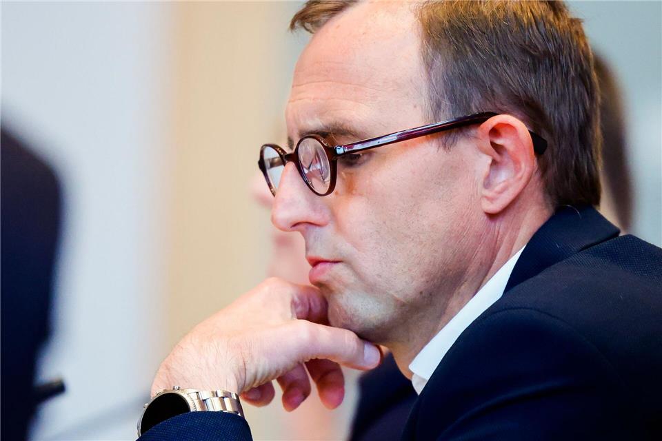 Schleswig-Holsteins Digitalisierungsminister Dirk Schrödter (CDU) berichtet über eine Datenpanne bei Wechsel zu Open-Source-Software. (Archivbild)Frank Molter/dpa