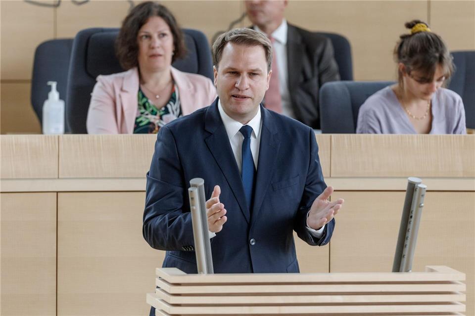 Schleswig-Holsteins FDP-Landeschef zeigt sich offen für eine Debatte über die Wehrpflicht. (Archivbild)Markus Scholz/dpa