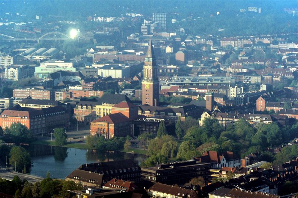 Schleswig-Holsteins Landeshauptstadt Kiel misst der Sicherung und Weiterentwicklung des Stadtgrüns eine zentrale Bedeutung bei. (Symbolbild)Carsten Rehder/dpa