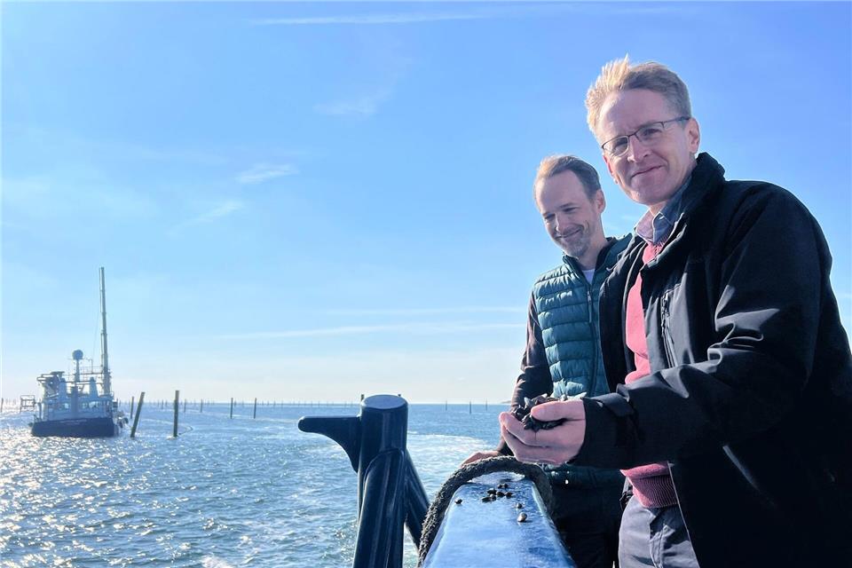 Schleswig-Holsteins Ministerpräsident Daniel Günther (CDU) möchte die Debatte um die Sanierung des Hörnumer Hafens auf Sylt voranbringen. Lea Albert/dpa