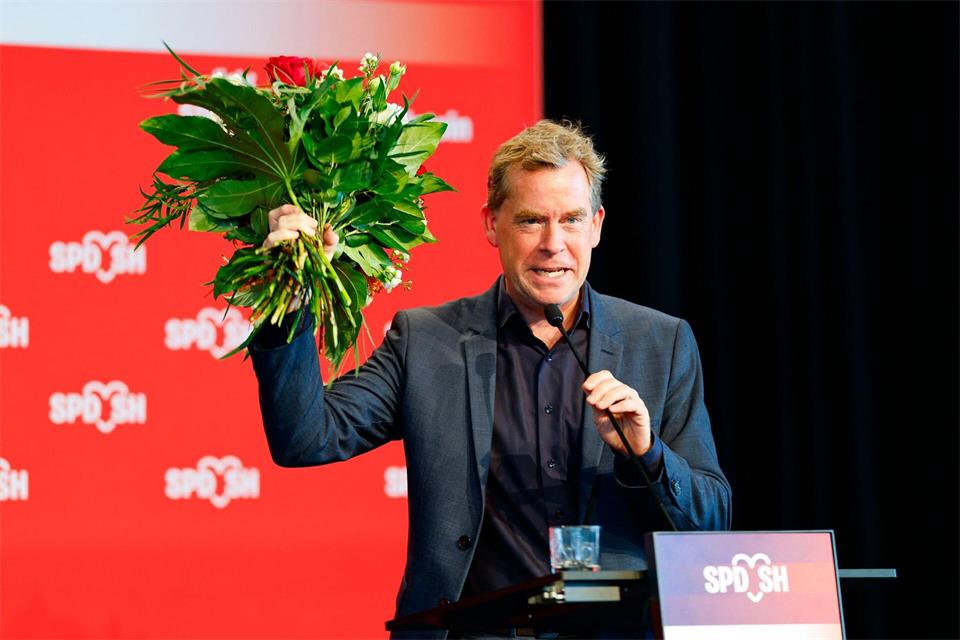 Schleswig-Holsteins SPD-Landeschef Ulf Kämpfer wurde als Spitzenkandidat der Sozialdemokraten bestätigt.Frank Molter/dpa
