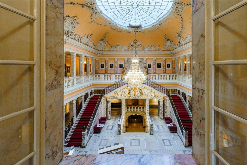 „Schloss Henkell“ nennt sich der Hauptsitz der Sektkellerei Henkel Freixenet in Wiesbaden. (Archivbild)Andreas Arnold/dpa