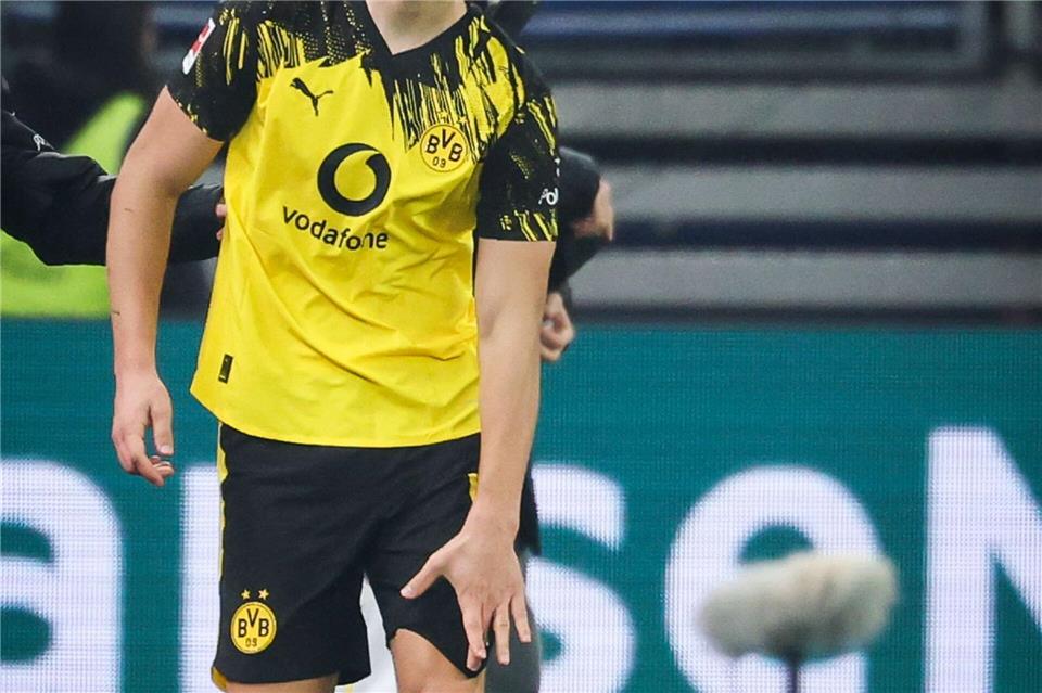 Schlotterbeck verletzt sich gegen den Hamburger SV (Archivbild). Christian Charisius/dpa