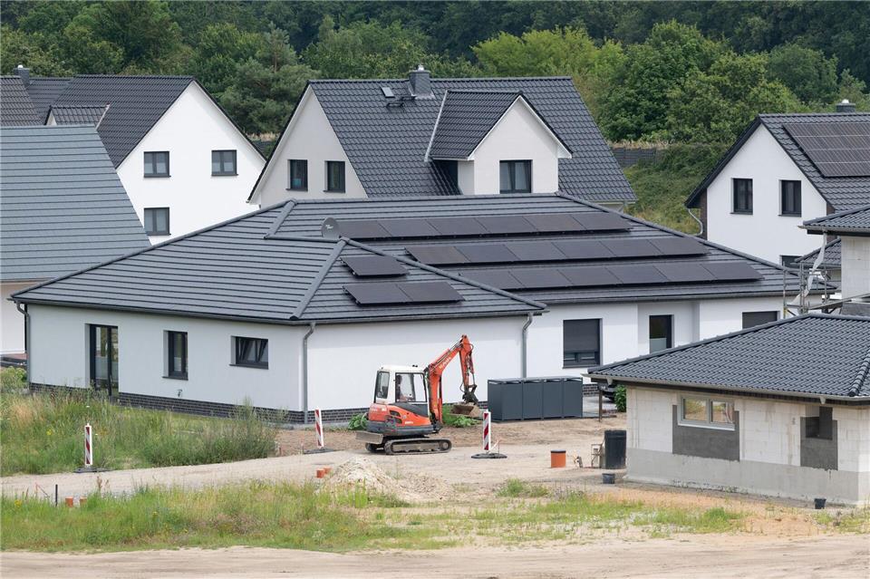 „Schlüsselfertig“-Angebote sollte man anhand der Bau- und Leistungsbeschreibung genau prüfen.picture alliance/dpa