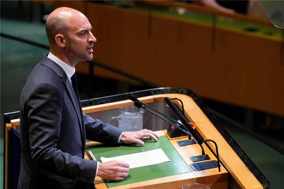 Neue Regierung in Frankreich steht - Politikkrise ungelöst Schlüsselressorts wie das Außenministerium bleiben in bewährten Händen (Archivbild).Adam Gray/FR172090 AP/dpa