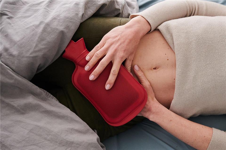 Schmerzen im Unterleib sind das häufigste Symptom von Endometriose. (Symbolbild)picture alliance/dpa